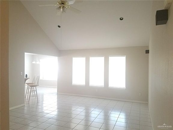 2nd image of 1123 Hunters Chase Dr