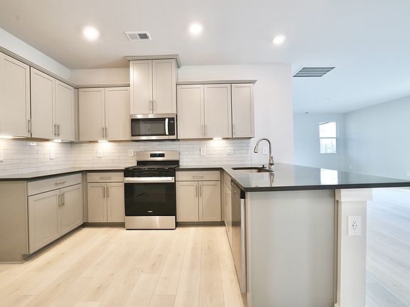 5th image of 2201 Holmesburg Pvt Cir