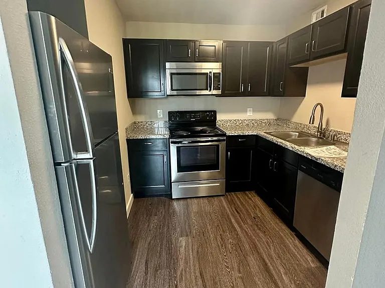 Residences at Lakeshore — Photo 19