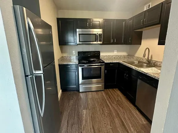 Residences at Lakeshore