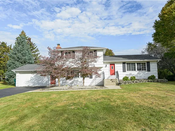 1068 Larkston Dr, Webster, NY 14580