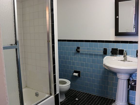 3rd image of 163 Lafayette Ave #8