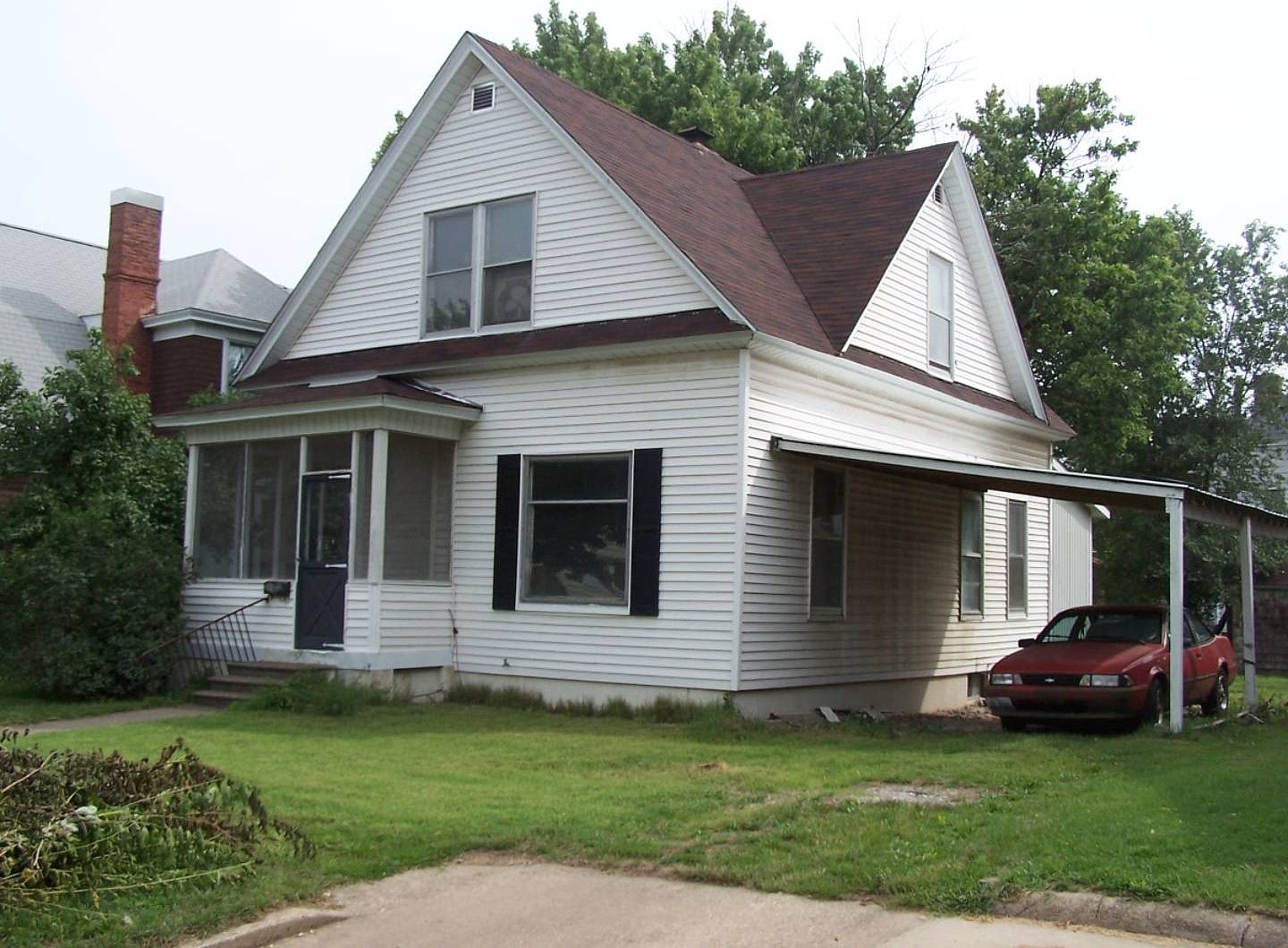 1215 Washington St, Beardstown, IL 62618 Zillow