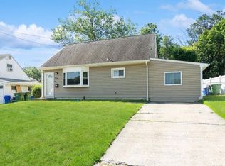 62 Pinetree Dr, Parlin, NJ 08859