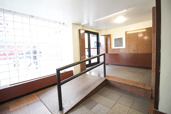 Sold by Winzone Realty Inc | media 11