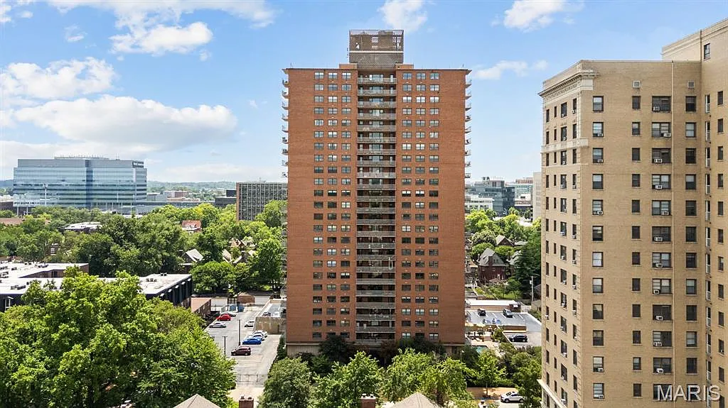 4466 W Pine Blvd APT 8E photo 1