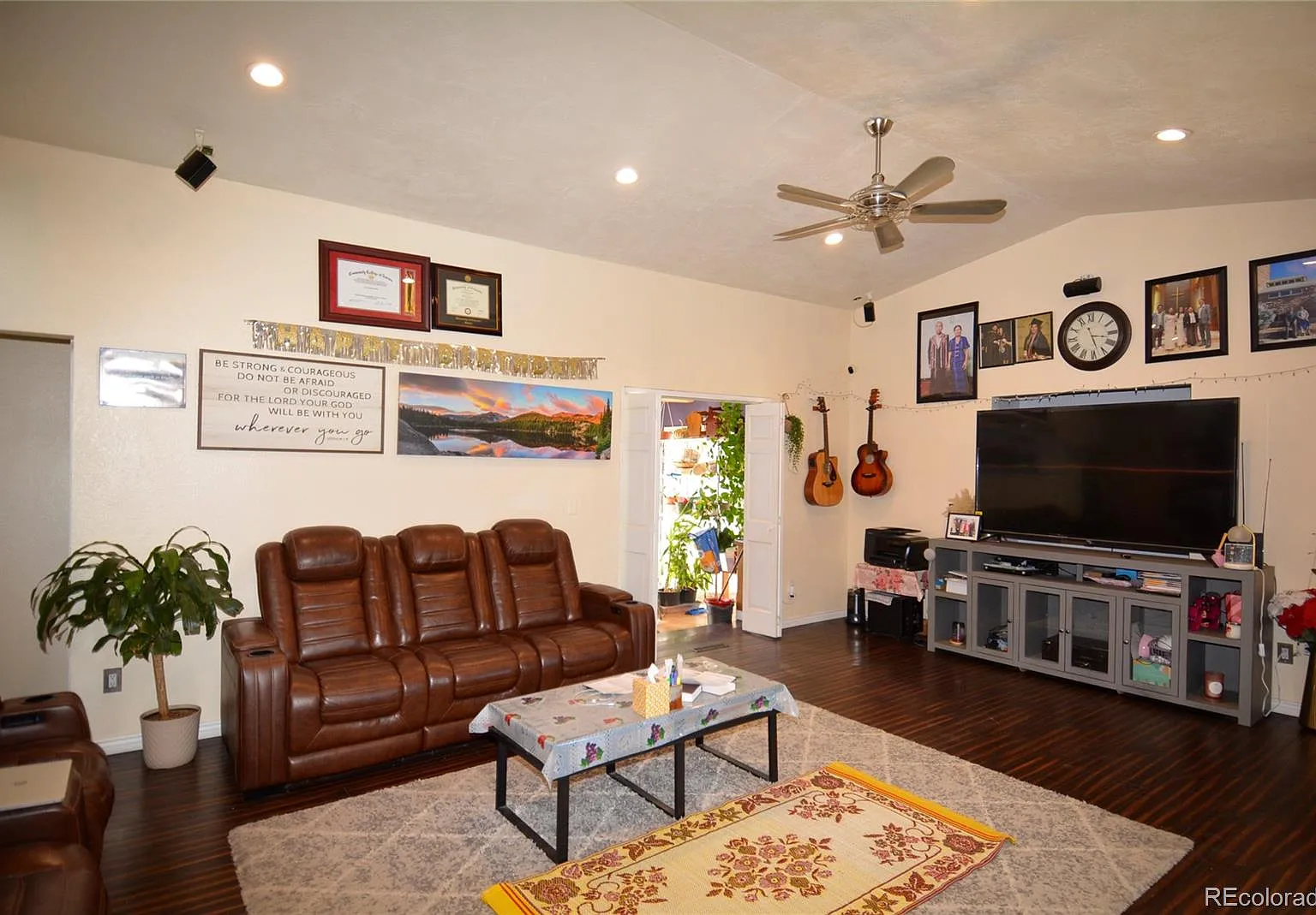 5 bed, 4.0 bath, 4385 sqft, $3,300 — Photo 3