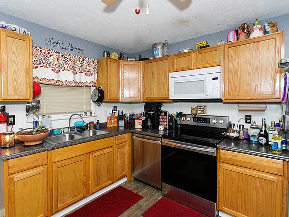 5th image of 324 Ashgrove Dr