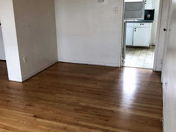 5th image of 700 W M Ave
