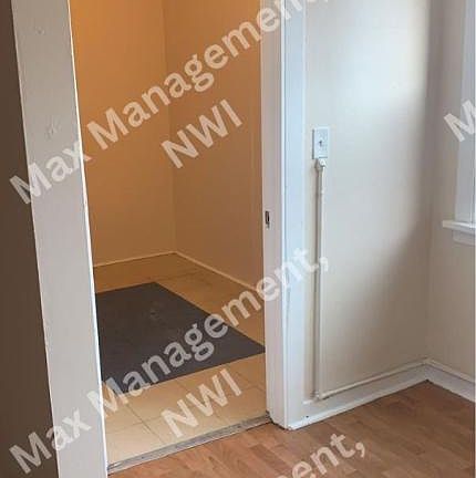 2nd image of 4860 Wegg Ave #1R
