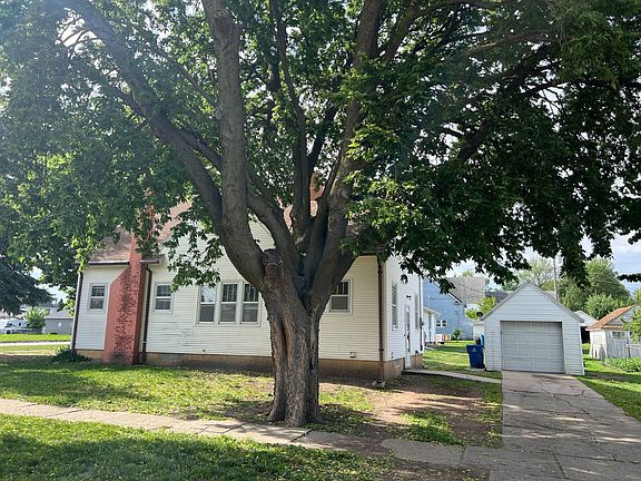 3rd image of 902 Redick Ave
