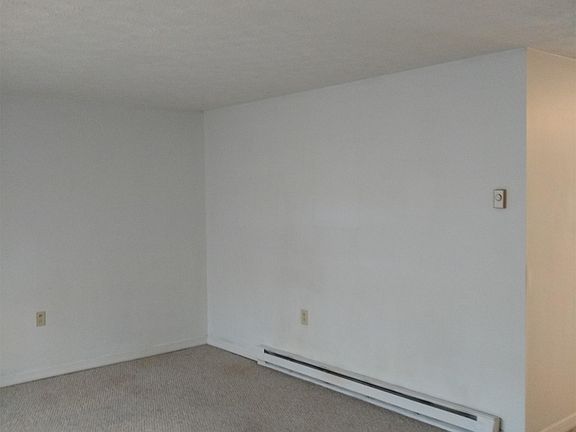 4th image of 118 Warren Cir