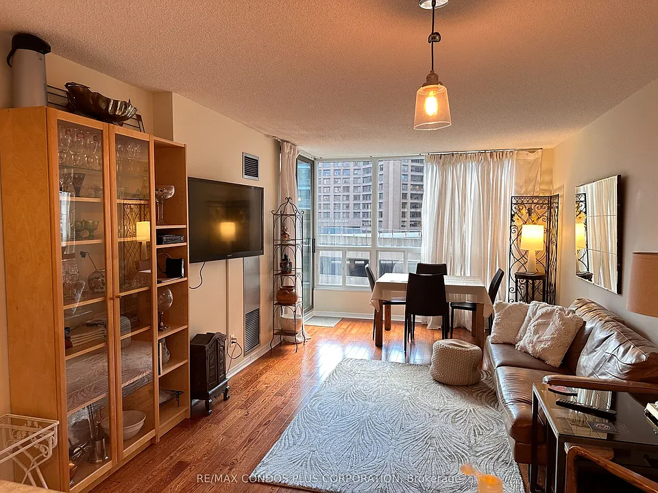750 Bay St #905