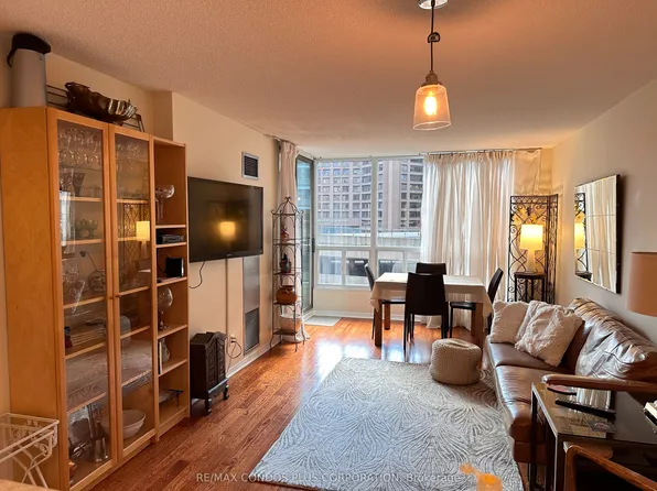 750 Bay St, Toronto, ON