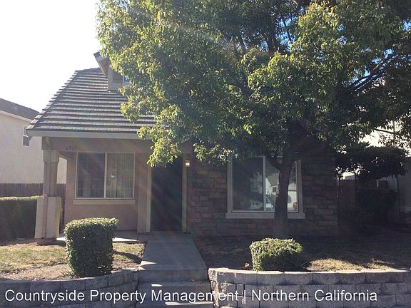 2nd image of 6939 Montauban Ave