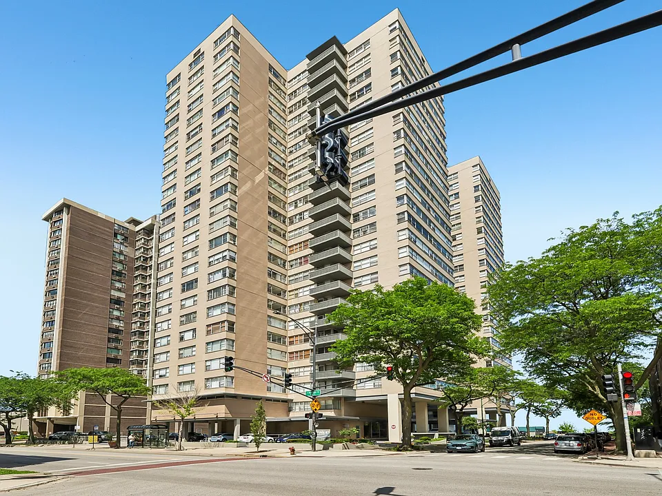 6301 N Sheridan Rd #24E