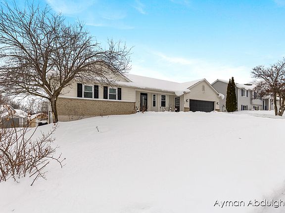 5th image of 434 Greenview Dr