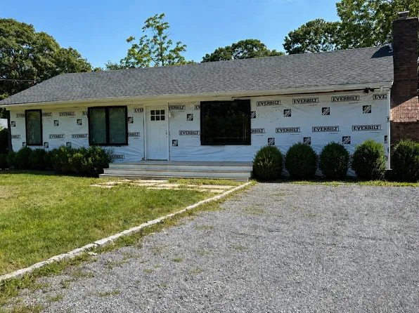 68 Fanning Ave, Hampton Bays, NY 11946