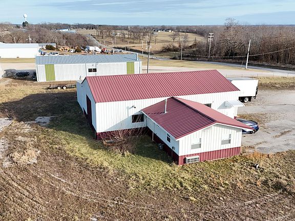 4th image of 10088 Farm Road 2160