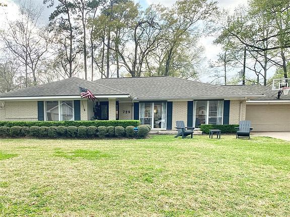 3rd image of 729 Camelot Ln