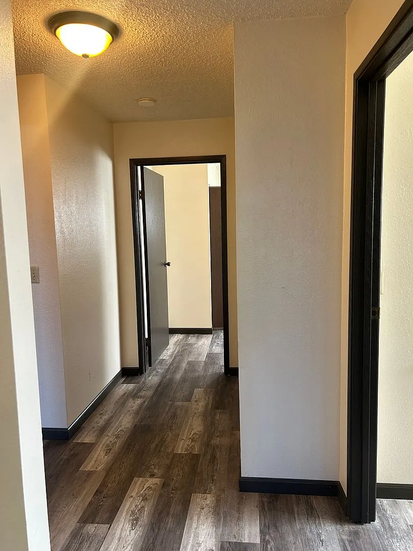 Sunset Manor — Photo 2