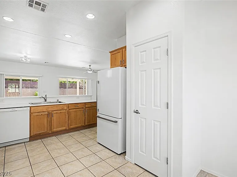 2108 Mardela Springs Ct — Photo 11