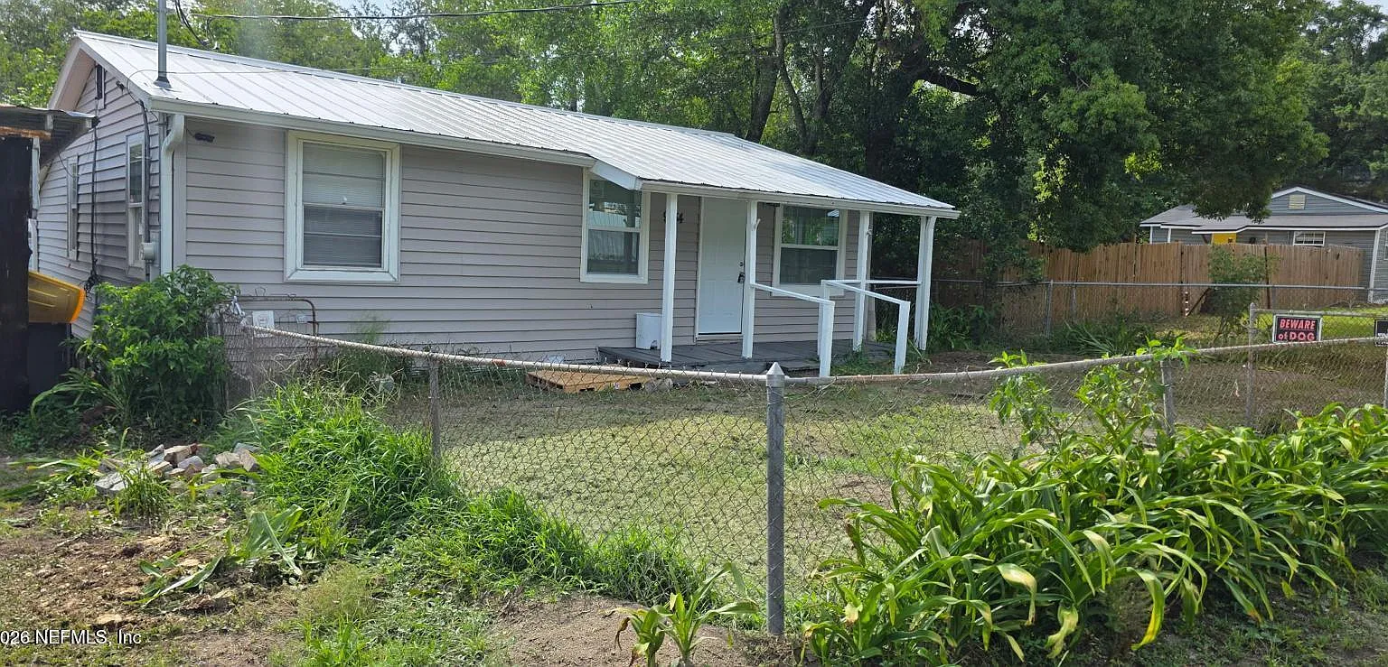 2 bed, 1.5 bath, 872 sqft, $1,400 — Photo 2