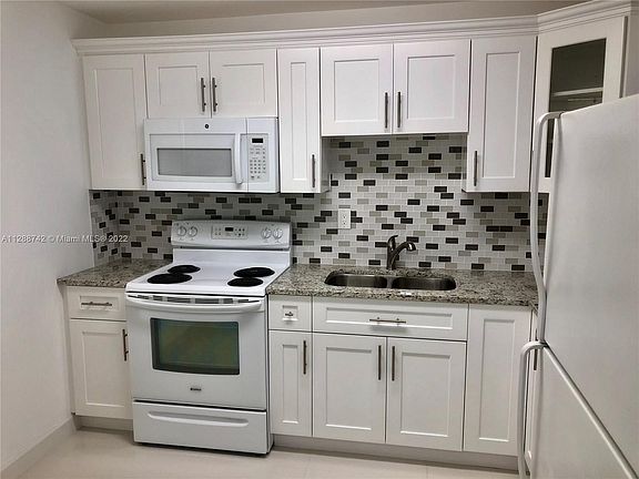 2nd image of 5530 Lakewood Cir N APT 722
