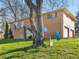 2 Canary Ln, Rossville, GA 30741
