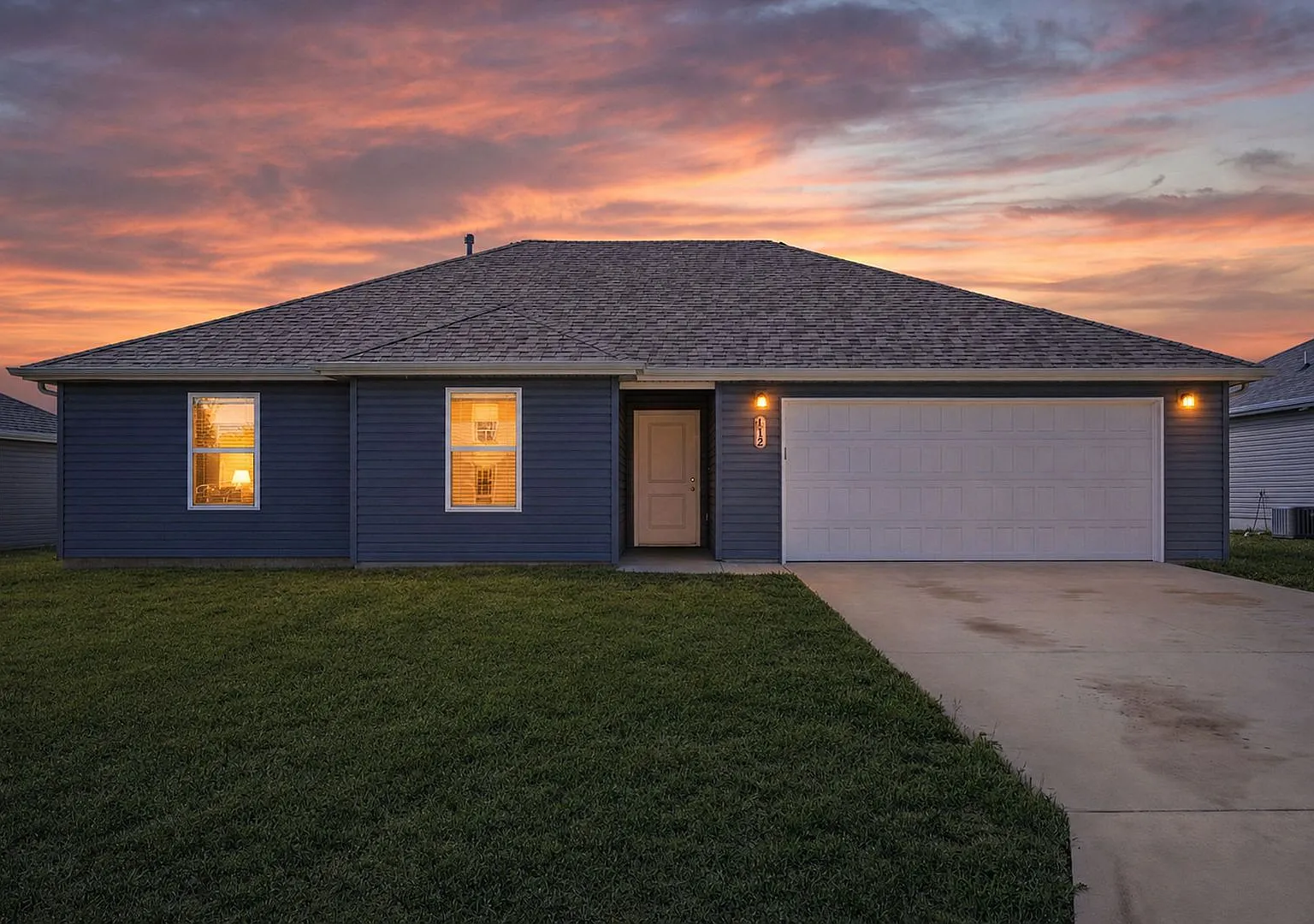 Brand New Aurora 3 Bedroom Rental — Photo 1