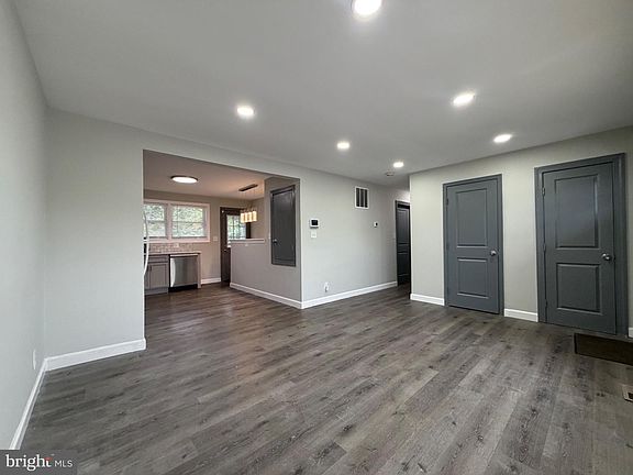 4th image of 3802 Brownhill Rd