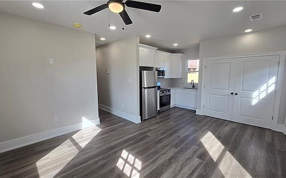 3rd image of 3625 Park Blvd