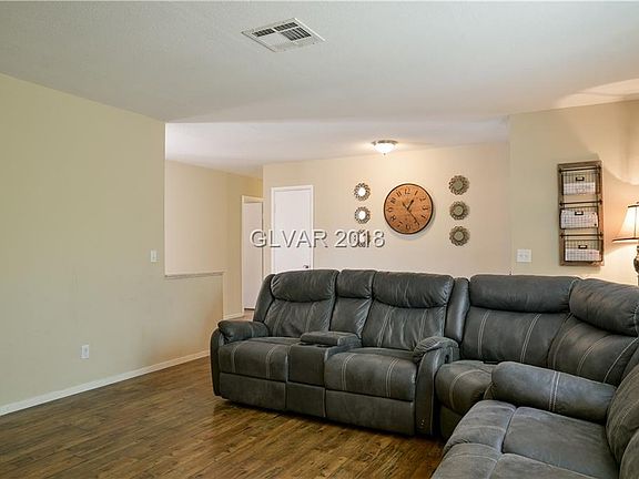 3rd image of 652 Glenwood Ln
