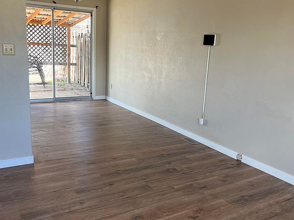 4th image of 577 1/2 Melrose Ct