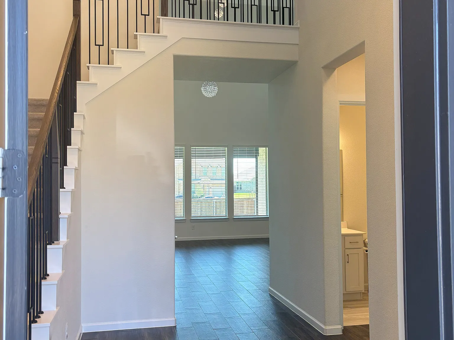 4 bed, 3.5 bath, 3438 sqft, $4,395 — Photo 3