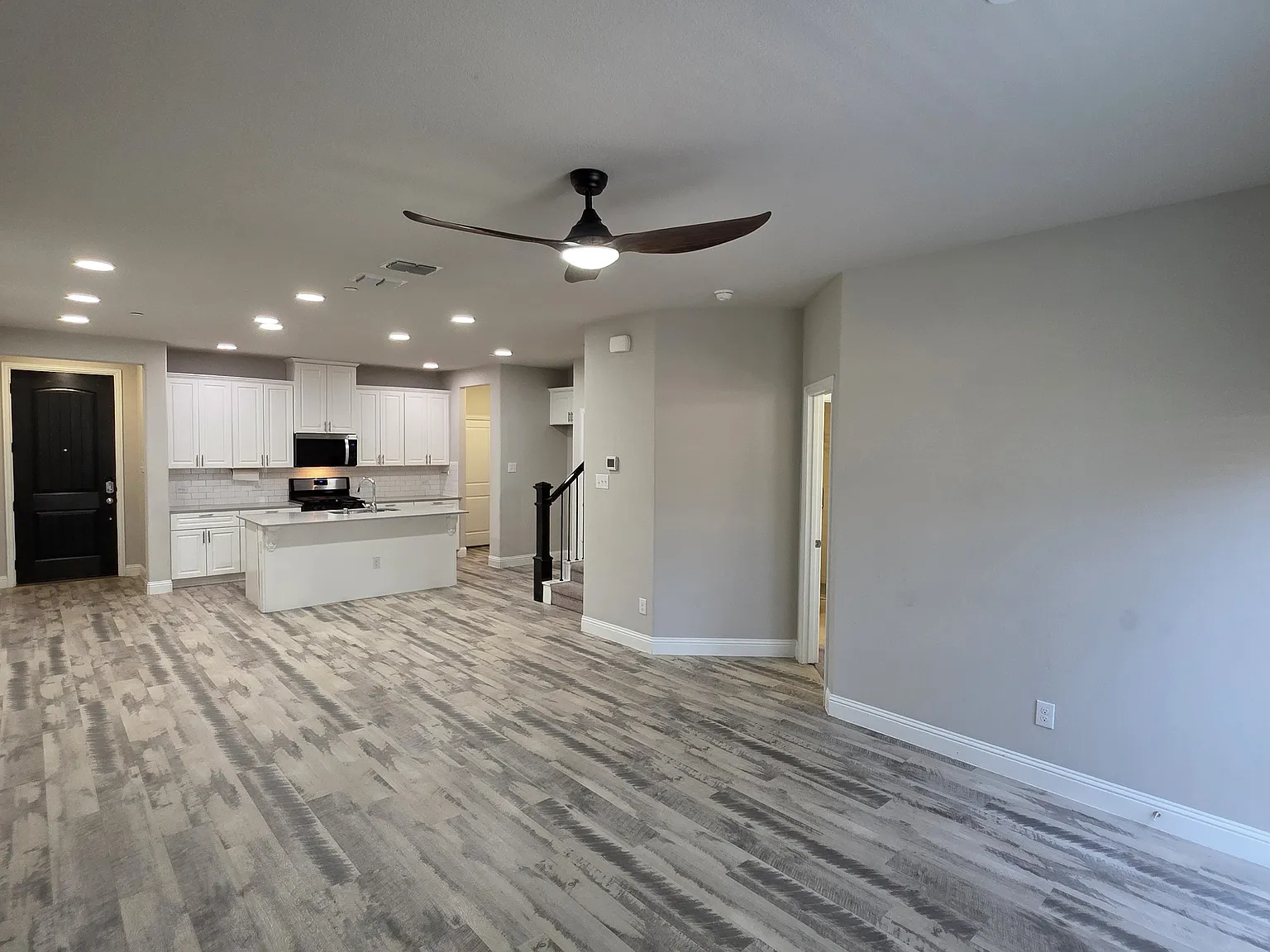 4 bed, 3.5 bath, 1934 sqft, $2,800 — Photo 3