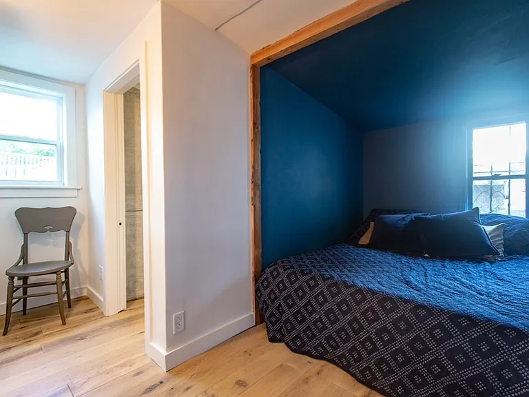 Second bedroom with en-suite bathroom