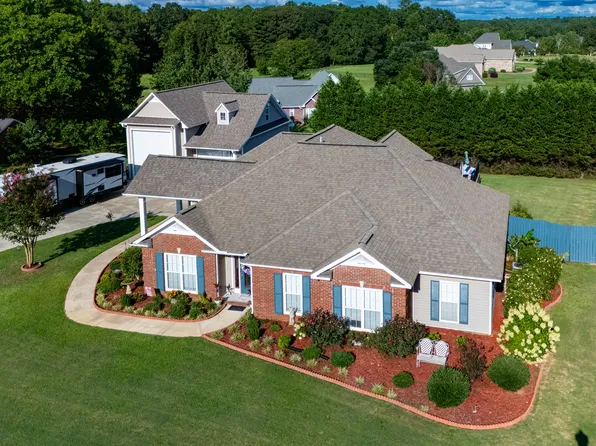 1429 Fairway Dr, Roanoke, AL 36274