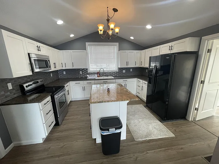 806 E 38th St #3 — Photo 10