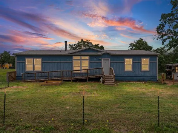126 Cherokee Cir, Smithville, TX 78957