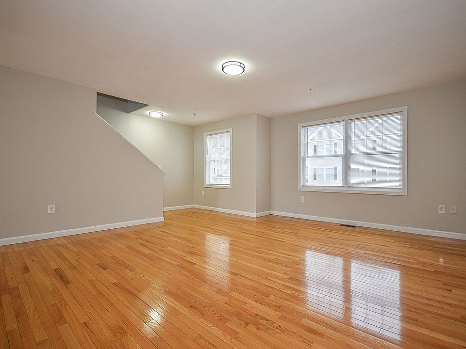 1st image of 1 Jefferson Dr #8