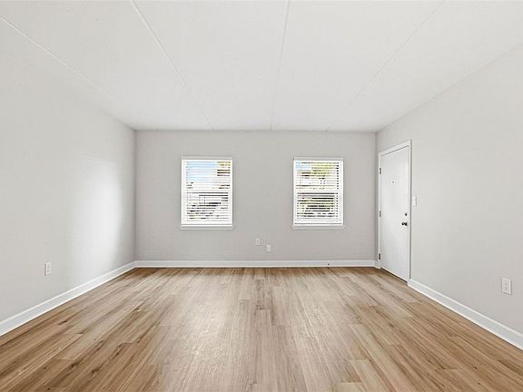 3rd image of 1160 Rue Des Rois Unit 1B