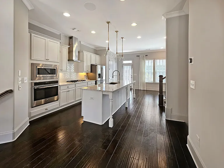 2142 Coventry Dr — Photo 9