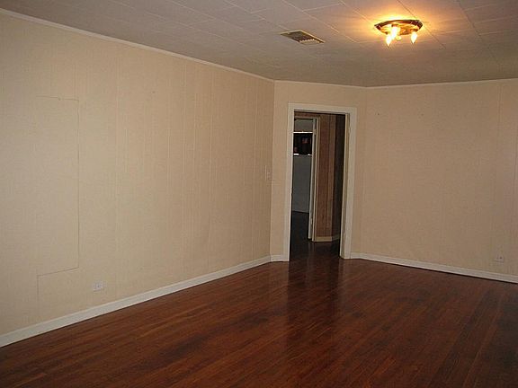 ANOTHER VIEW OF THE LIVING ROOM