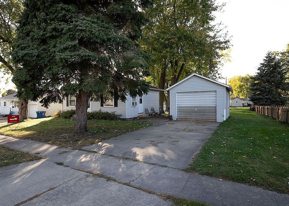 315 3rd Ave, De Witt, IA 52742 Zillow