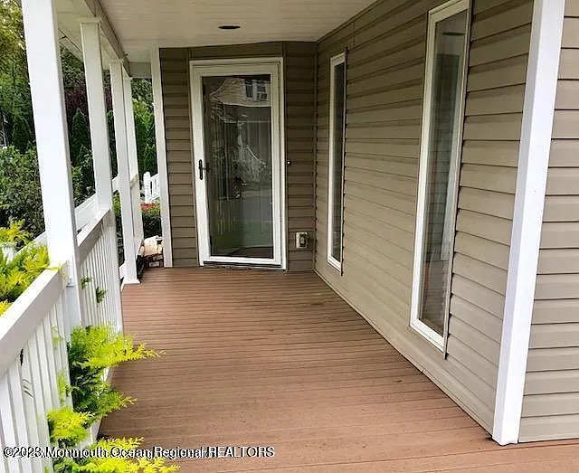 223 Lewis St — Photo 3