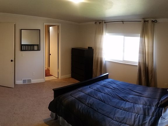 5th image of 1301 Hillsdale Dr