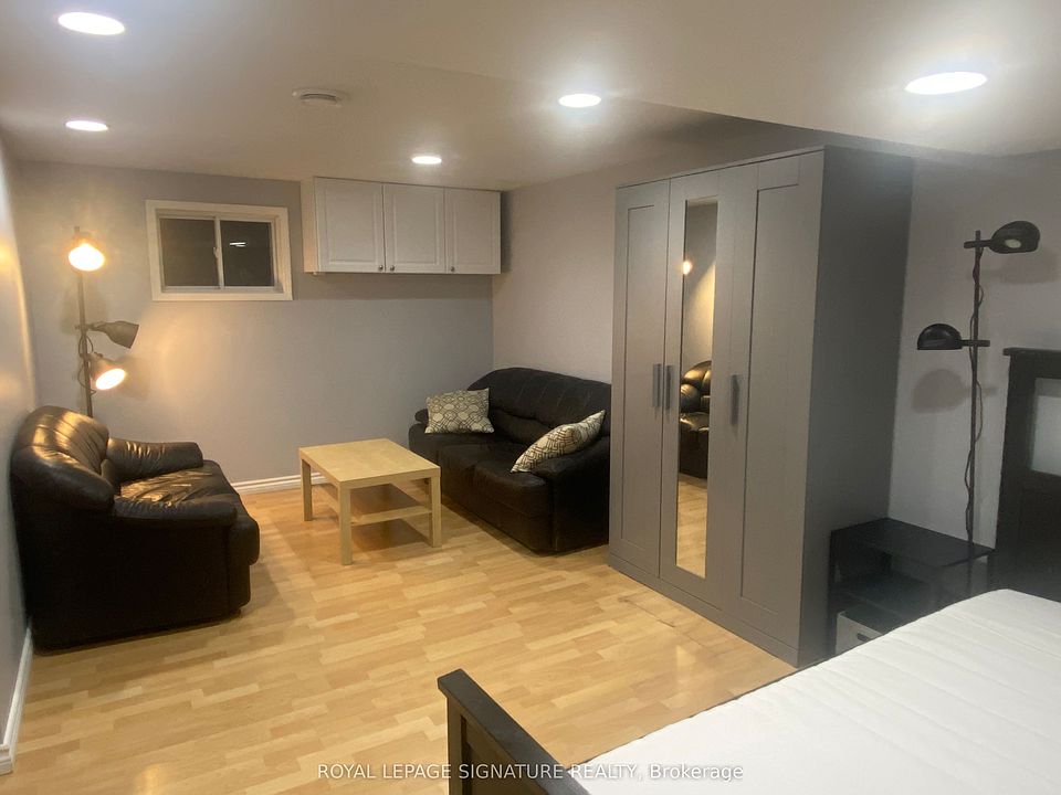 1st image of 72 Whitehorn Cres #B-8