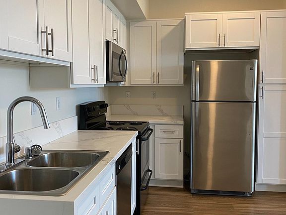 4th image of 127 50th St #207