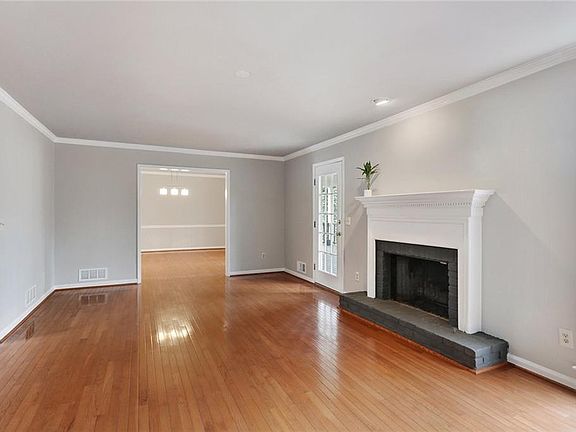 5th image of 676 Oakledge Dr